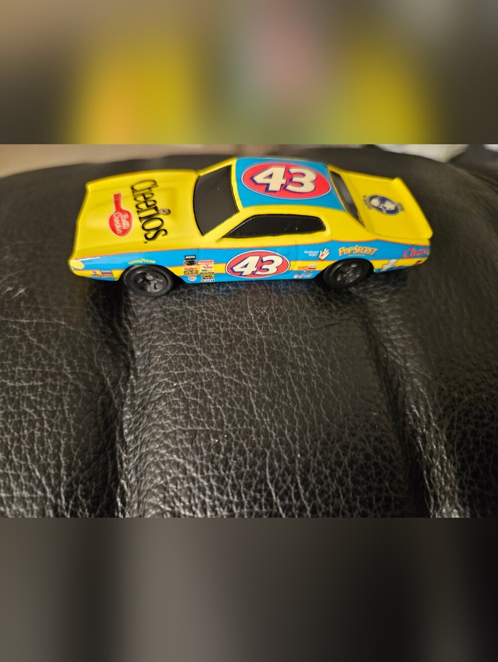 43 Cheerios Car2003 General Mills Cheerios Cereal 1:64 Promo NASCAR 43